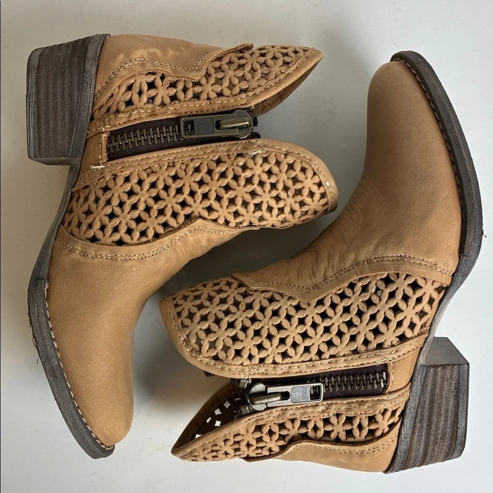 Circle G by Corral Q0002 Tan Shortie Ankle Boot Laser Cut Zipper US 6.5 Rodeo
